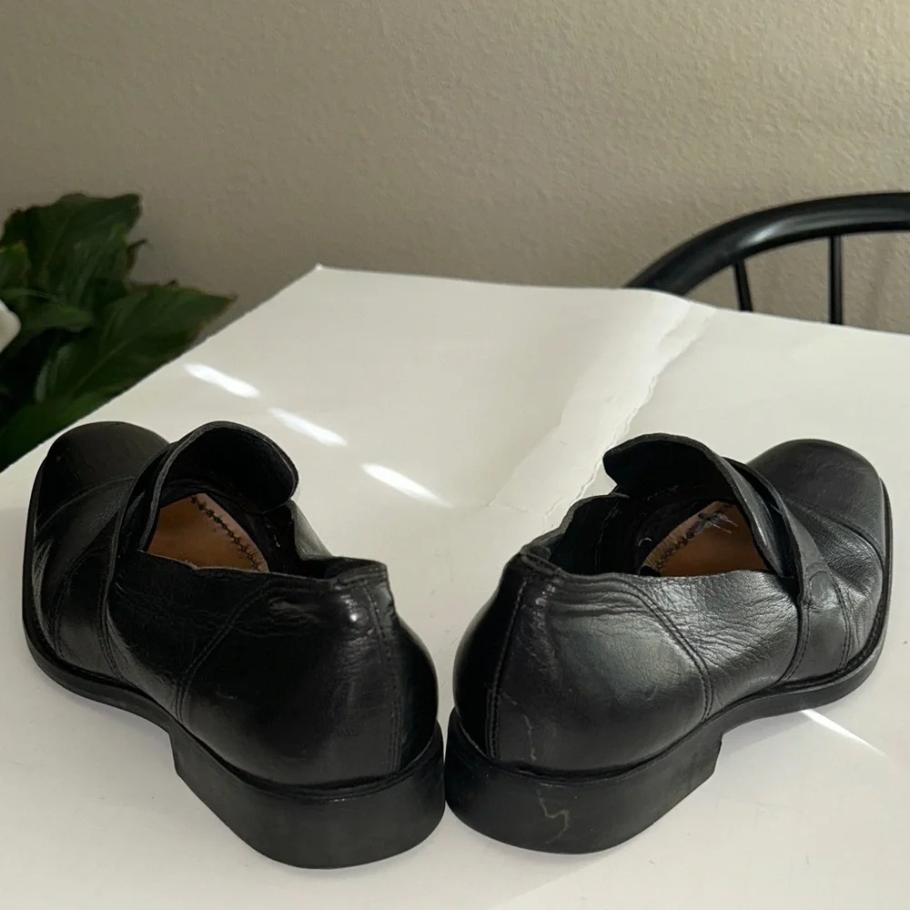 Gucci Black Leather Loafers for Men